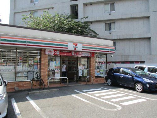 セブンイレブン 名古屋新出来2丁目店の画像