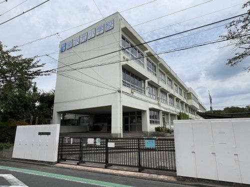 葛飾区立東水元小学校の画像