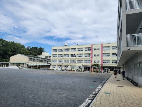 横浜市立長津田小学校の画像