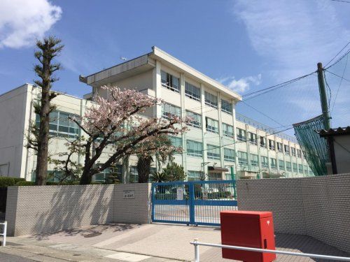 名古屋市立楠中学校の画像