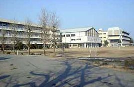 栄町立栄中学校の画像
