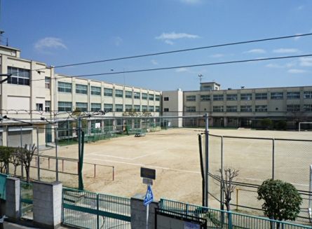 大阪市立矢田中学校の画像