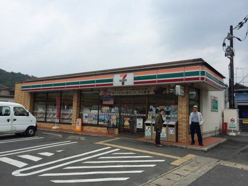 セブンイレブン 京都山科百々町店の画像