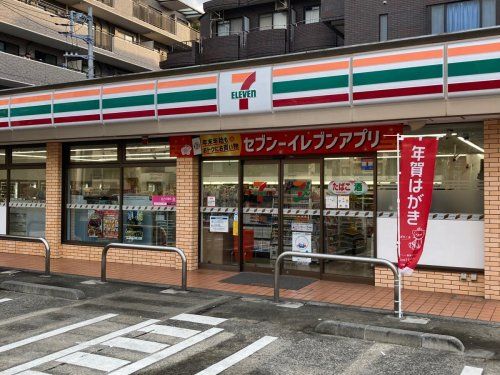 セブンイレブン 横浜片倉町店の画像