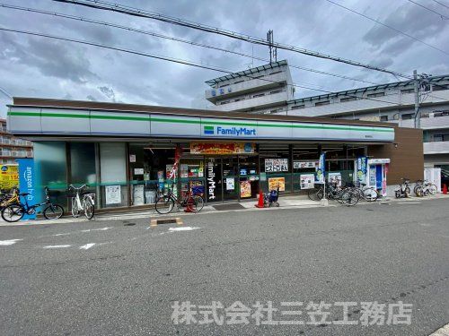 ファミリーマート 萱島駅前店の画像