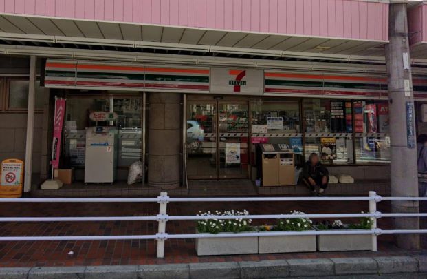 セブンイレブン 阪急春日野道駅前店の画像