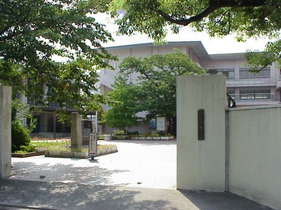京都市立上京中学校の画像