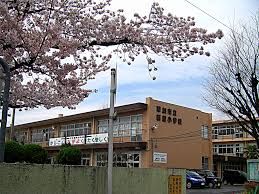 草加市立新里小学校の画像