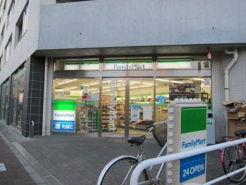 ファミリーマート 喜多見駅北店の画像