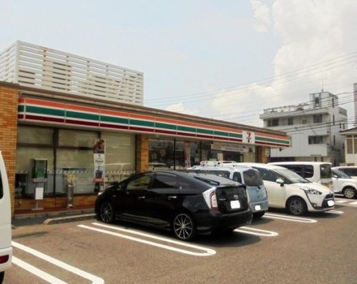 セブンイレブン 岡山新保店の画像