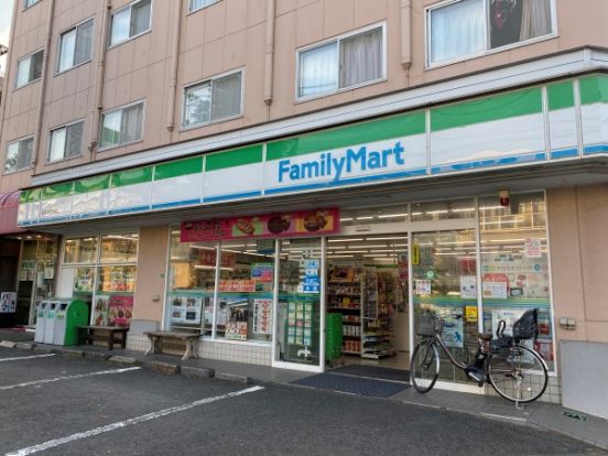 ファミリーマート 多摩連光寺店の画像