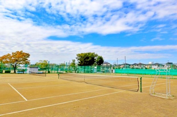 伊奈町制施行記念公園テニスコートの画像