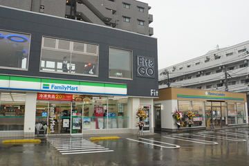 ファミリーマート ポンテポルタ千住店の画像