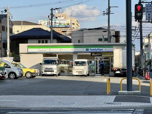 ファミリーマート 長居東三丁目店の画像