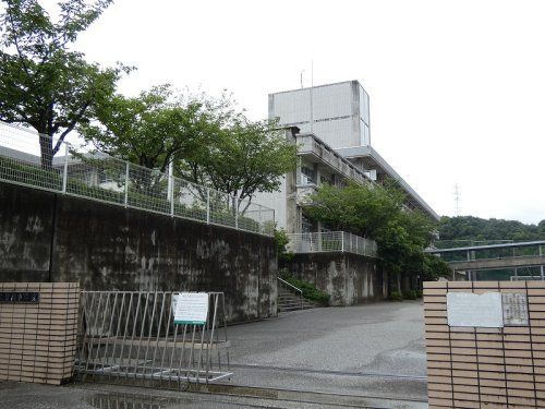 横浜中学校の画像