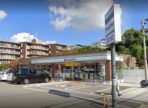 ファミリーマート 奈良鶴舞西店の画像