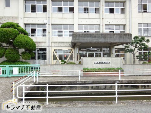 橿原市立耳成小学校の画像