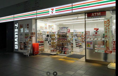 セブンイレブン ハートインJR灘駅改札口店の画像