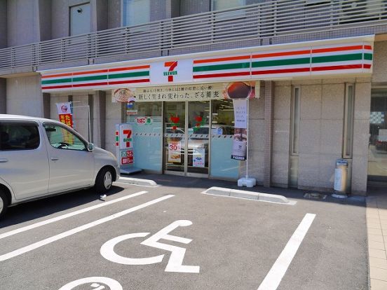 セブンイレブン 奈良芝辻町店の画像
