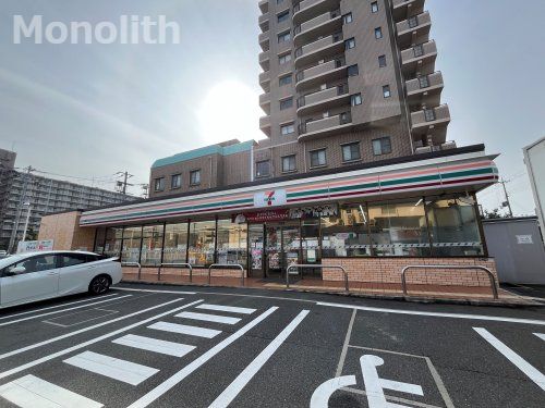 セブンイレブン 泉佐野羽倉崎駅前店の画像