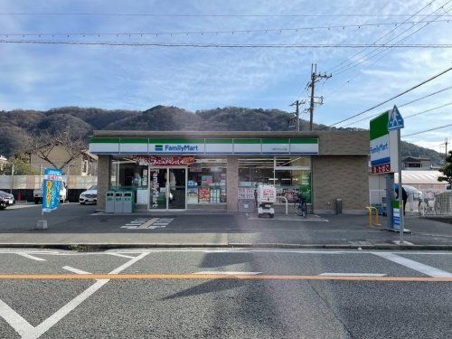 ファミリーマート 川西でざいけ店の画像