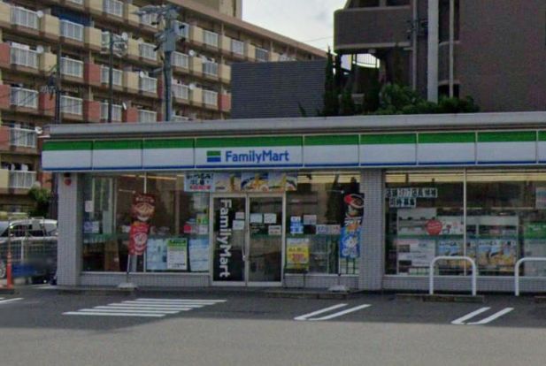 ファミリーマート 東起町一丁目店の画像