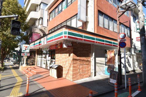 セブンイレブン 多摩センター駅前店の画像