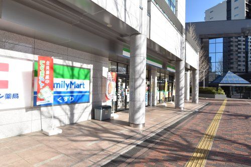 ファミリーマート 多摩センター駅南店の画像