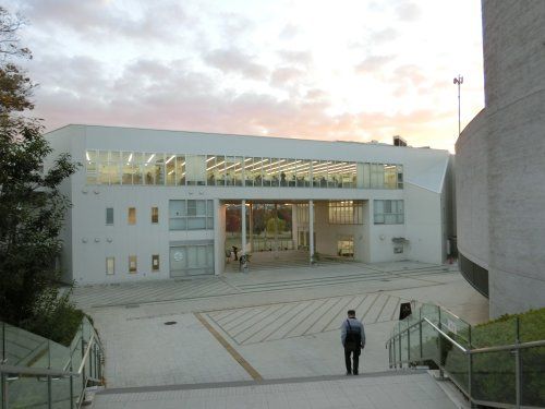 習志野市立中央図書館の画像