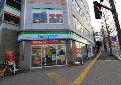 ファミリーマート 日野駅前店の画像
