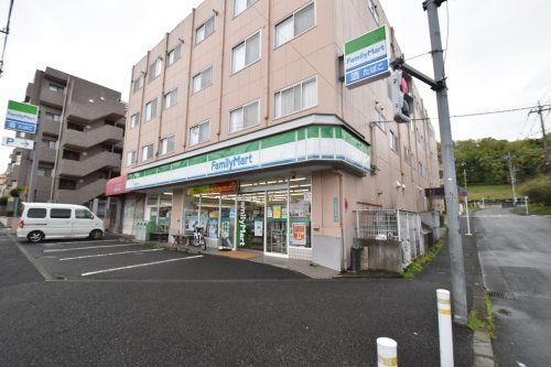 ファミリーマート 多摩連光寺店の画像