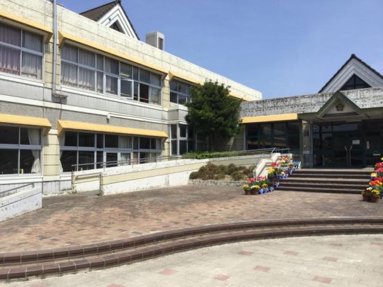 周南市立富田西小学校の画像