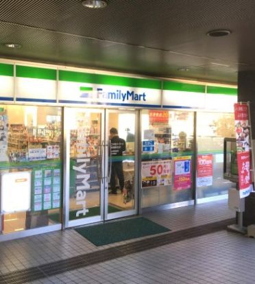 ファミリーマート 成増駅北店の画像