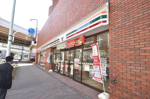 セブンイレブン 多摩センター駅西店の画像