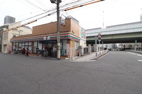 セブンイレブン 大阪大手橋前店の画像