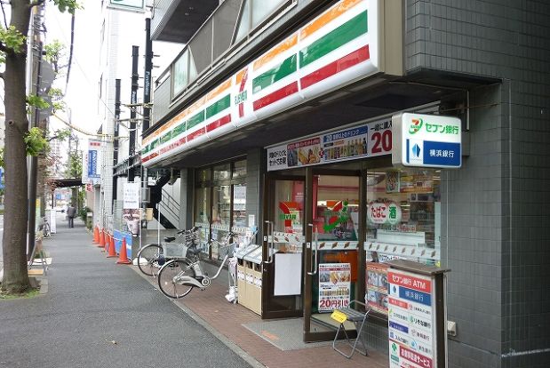 セブンイレブン「横浜東白楽駅南店」の画像