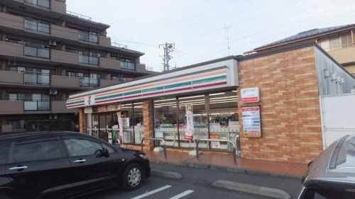 セブンイレブン 日野万願寺2丁目店の画像