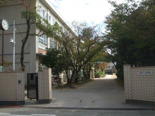 尼崎市立大成中学校の画像