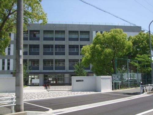 尼崎市立小田中学校の画像