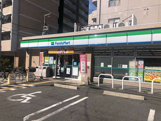 ファミリーマート 城東中央二丁目店の画像