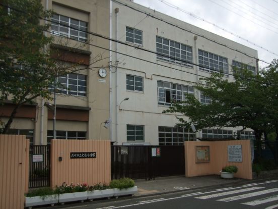 尼崎市立 七松小学校の画像