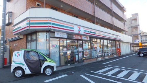 セブンイレブン 日野三沢店の画像