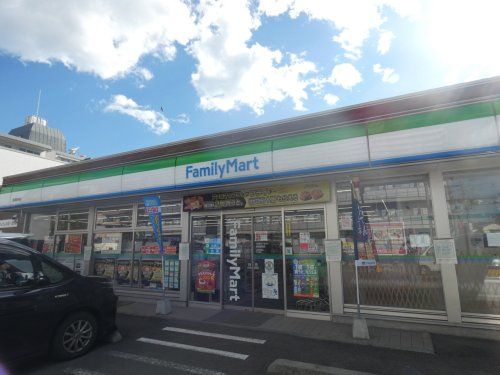 ファミリーマート 高尾駅南店の画像