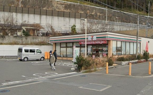 セブンイレブン 茨木桑原店の画像