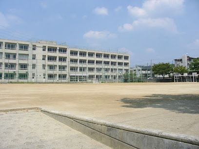 豊中市立第十六中学校の画像