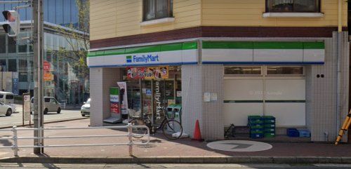 ファミリーマート 阪神岩屋駅前店の画像