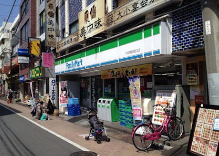 ファミリーマート 下井草駅南口店の画像