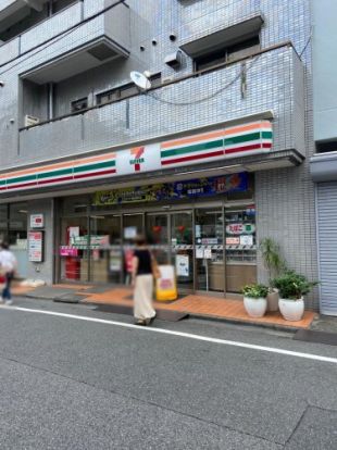 セブンイレブン 新宿東五軒町店の画像