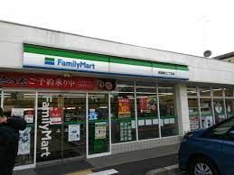 ファミリーマート 箕面瀬川二丁目店の画像
