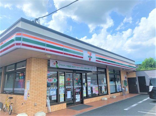 セブンイレブン 町田鶴川団地店の画像